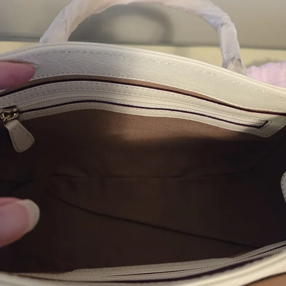 ISSAC MIZRAHI Creme Colored Small Crossbody. - Picture 5 of 7